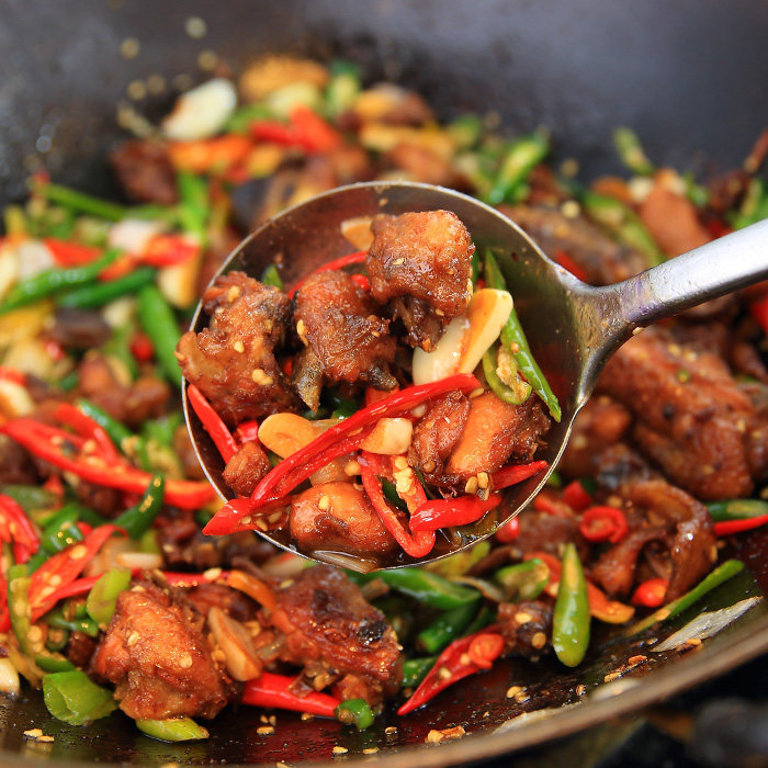 尖椒辣椒炒鸡地公鸡辣子子鸡徐州邳州新沂山东烧鸡