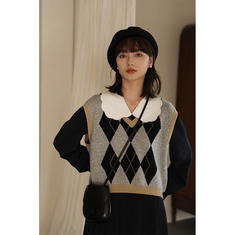 叙旧oldtimes2021早春新款女装英伦v领菱形格纹马甲30羊毛 w4588