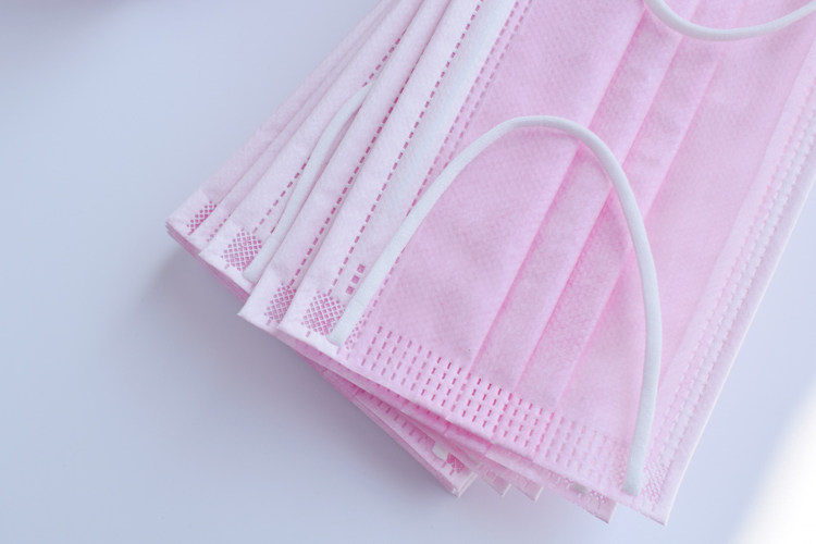 三层薄款粉色一次性口罩50只白色透气熔喷成人单独包装防飞沫防尘