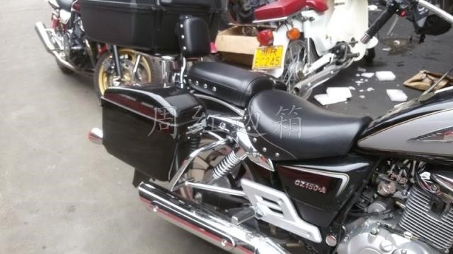 周红边箱适用于gz150a改装安装红小哈雷边箱摩托车尾箱