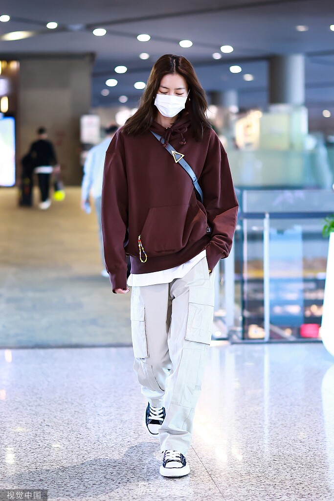 2022年早春新款明星刘雯同款焦糖色卫衣长袖套头卫衣