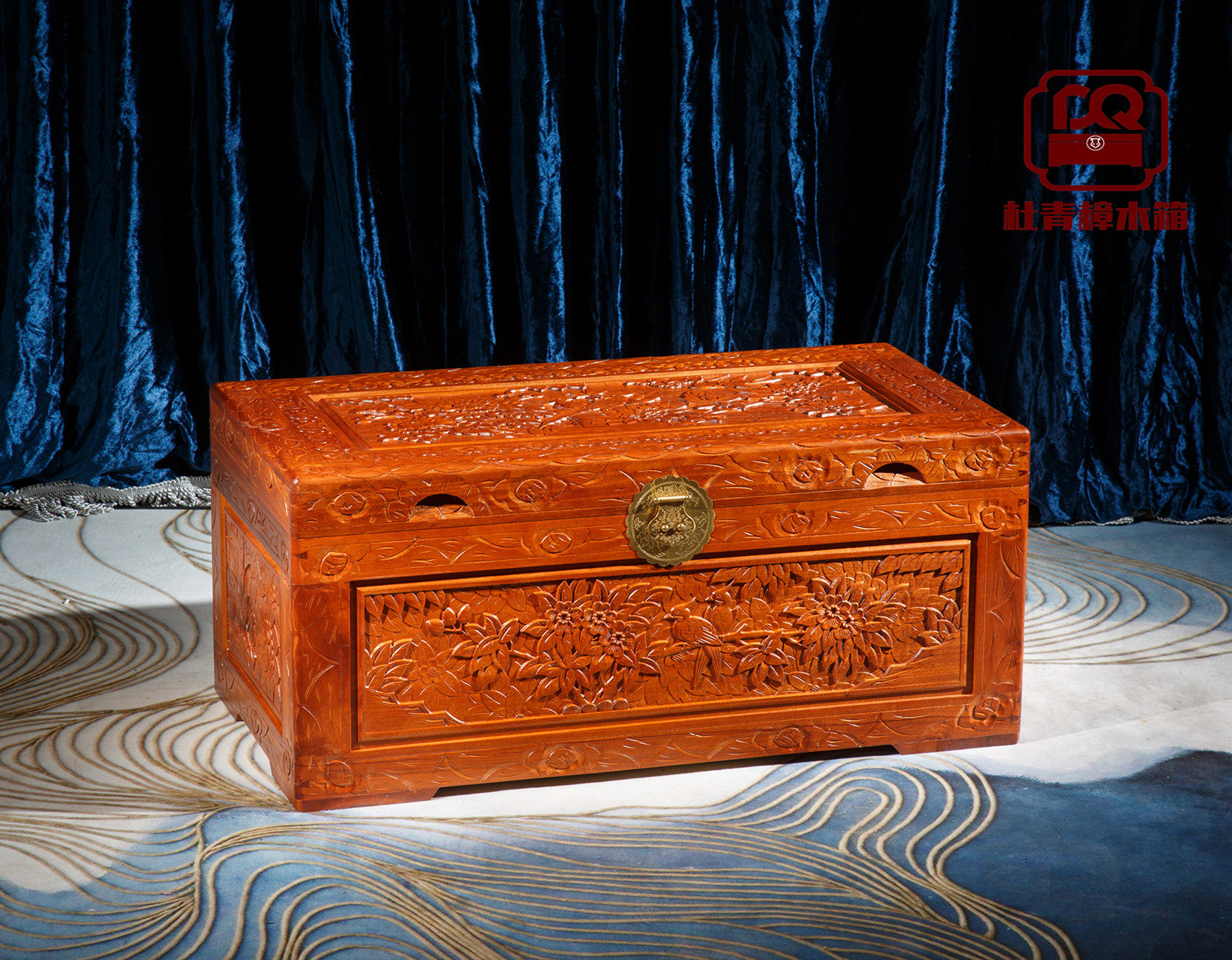 限时促销香樟木箱满雕花鸟樟木箱子衣箱带锁衣箱