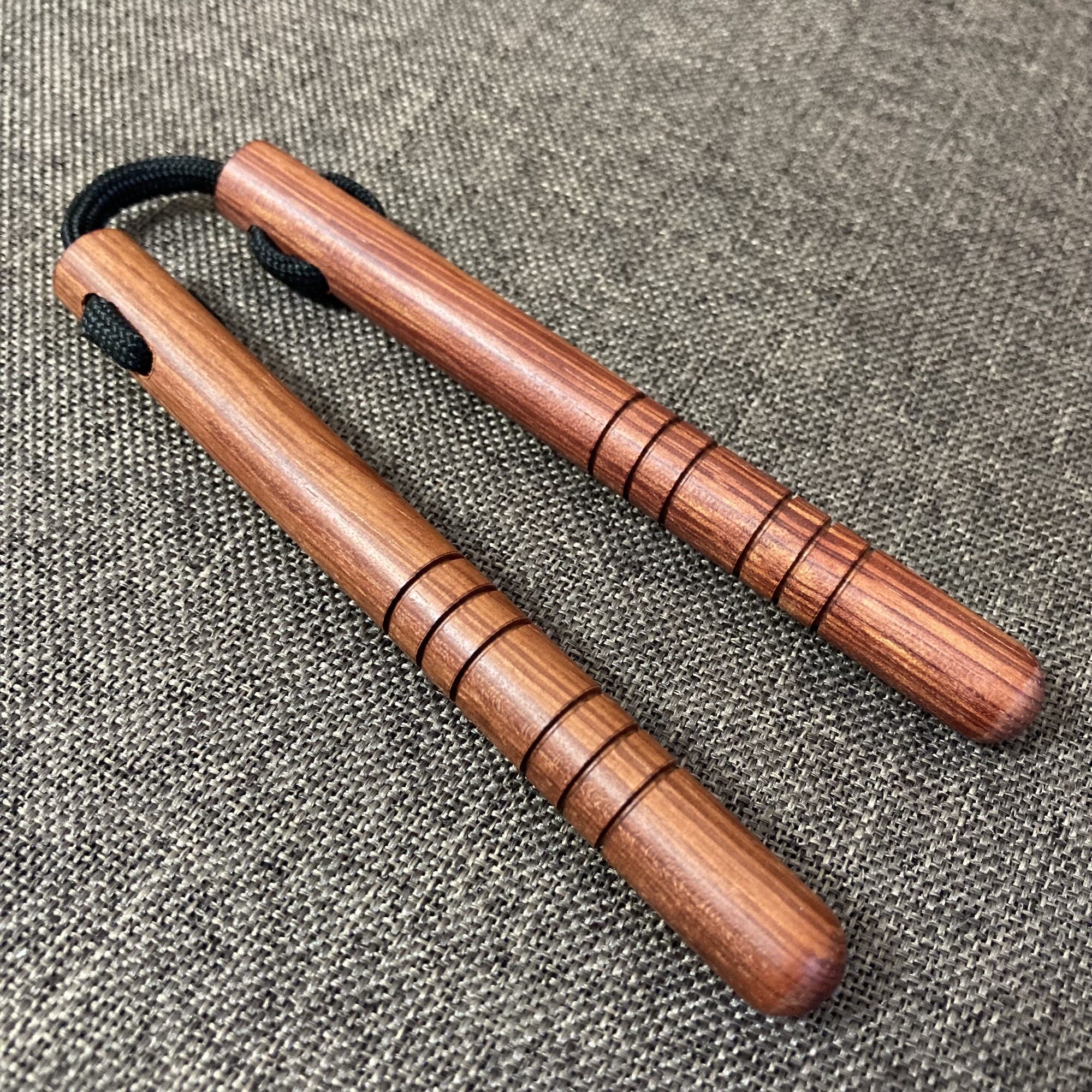 檀木迷你节棍实木双截模型旅游景点纪念品手指极限运动双截棍