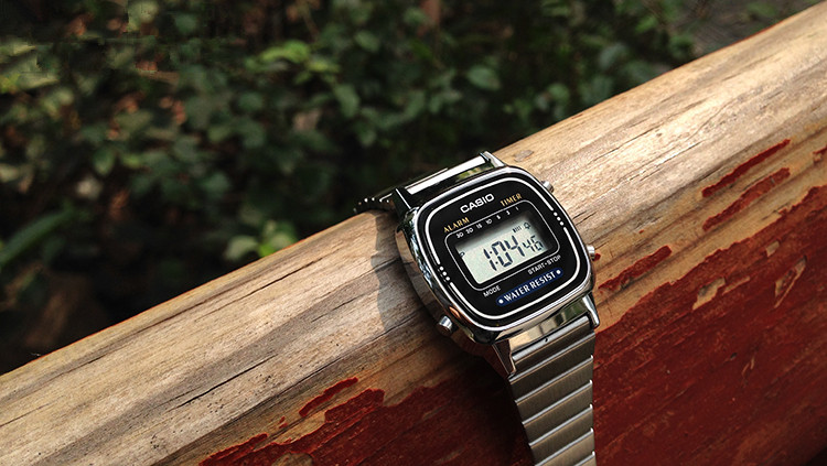 【g表弟】卡西欧 女款 复古钢带 电子表