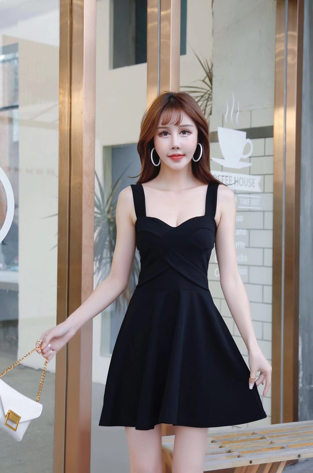 短裙显胸气质露背低胸吊带连衣裙修身性感女装连衣裙