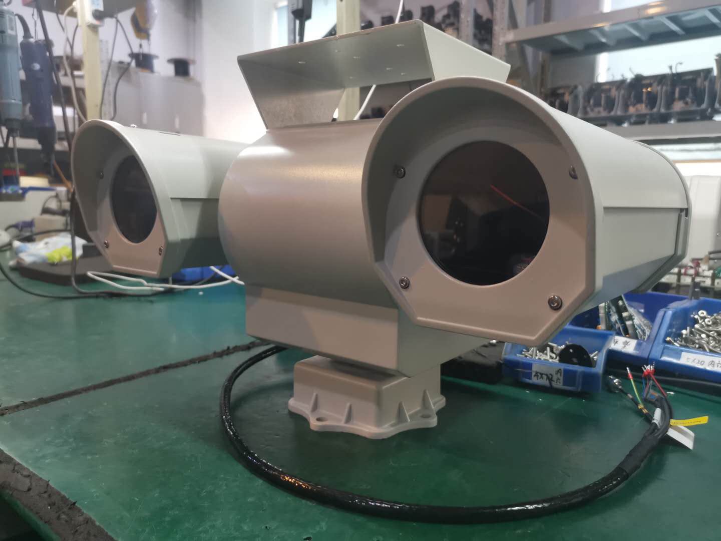 亚安hds3052室外监控摄像摄像机机头护罩双侧载双云台