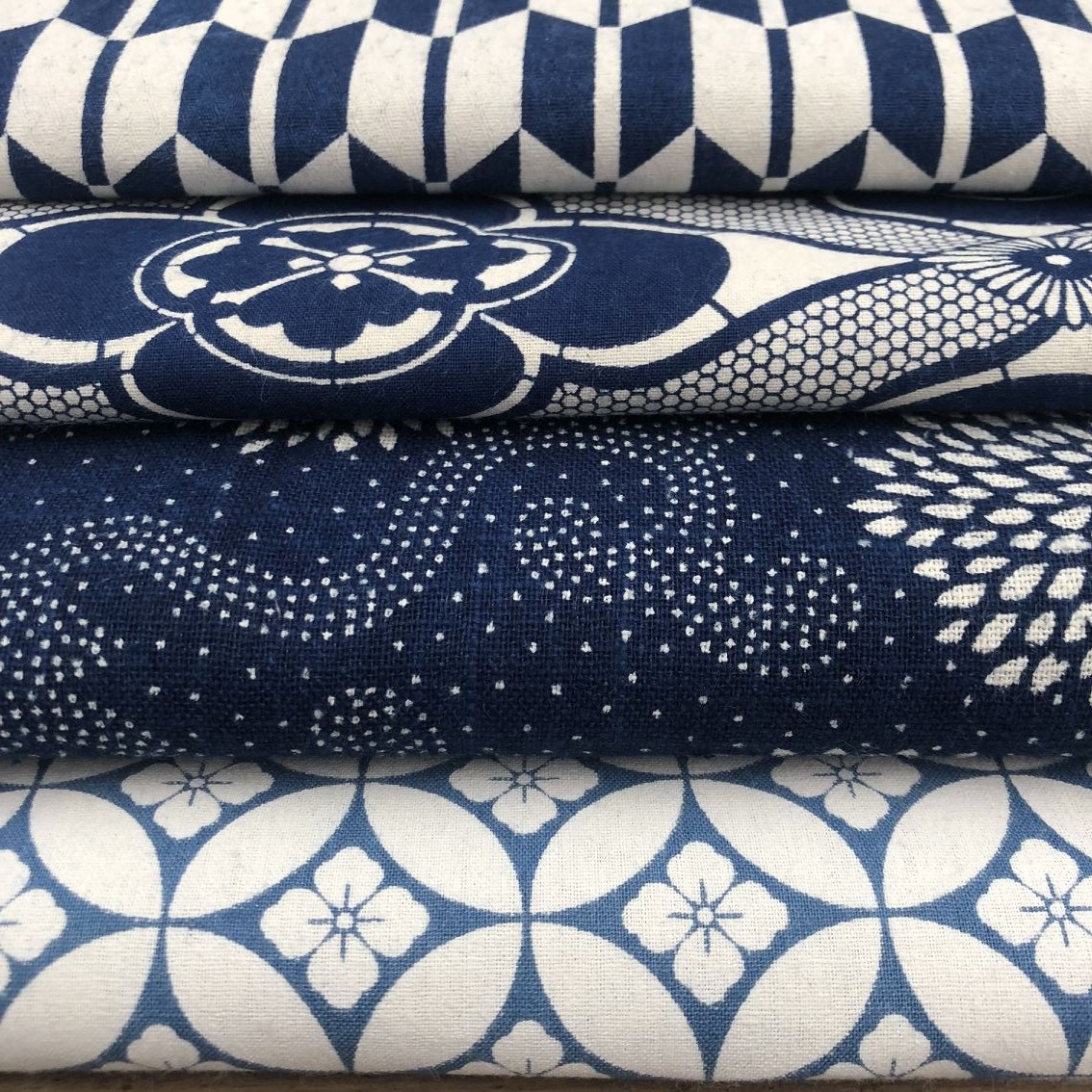 日本蓝染古布花型植物靛蓝印花布拔染型蜡染纯棉海绵垫