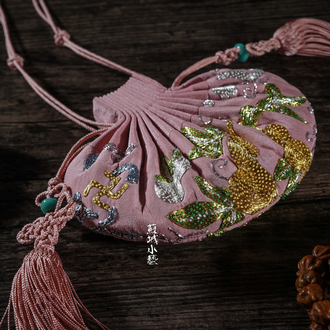 古法金绣荷包粉底葫芦纹饰苏州特产礼物手工刺绣