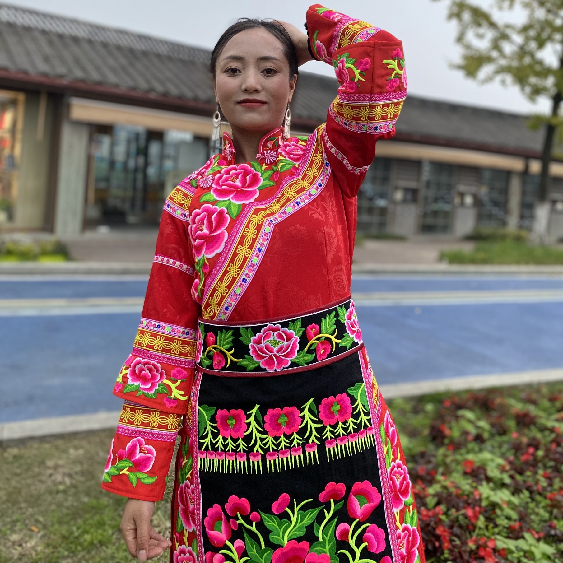 安多姑娘推荐2022年爆款阿坝羌族飘带腰封民族服装