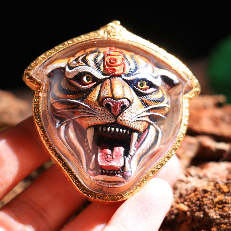 泰国佛牌龙婆禅2548年老牌老虎头纯金手工彩绘带踏泰国特色