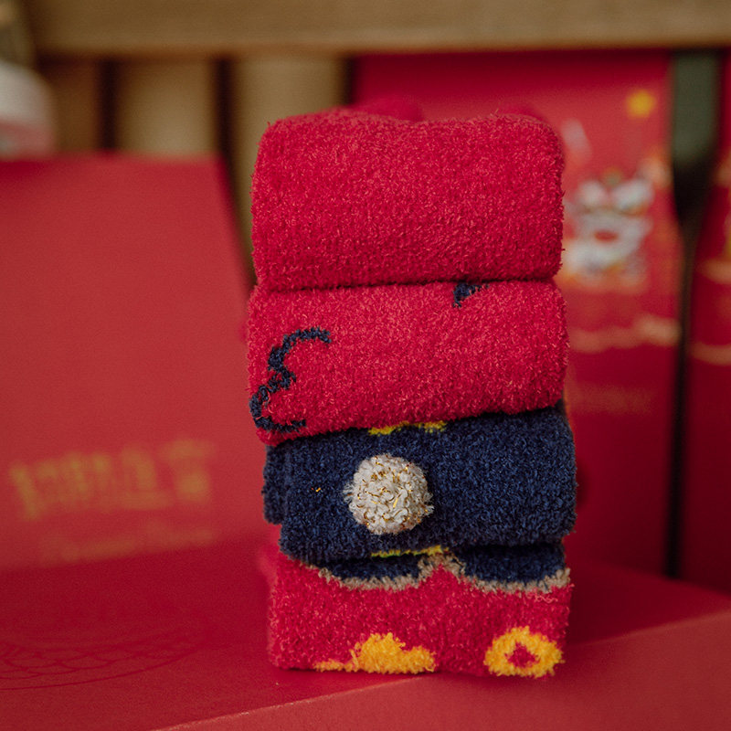 靴下物本命年珊瑚绒中筒袜子送女朋友可爱新年礼物