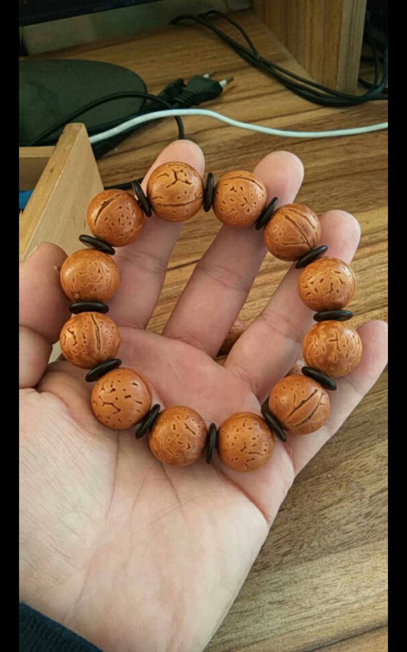 手链手工打磨正圆野生山桃核手串胡佛珠光智能手串