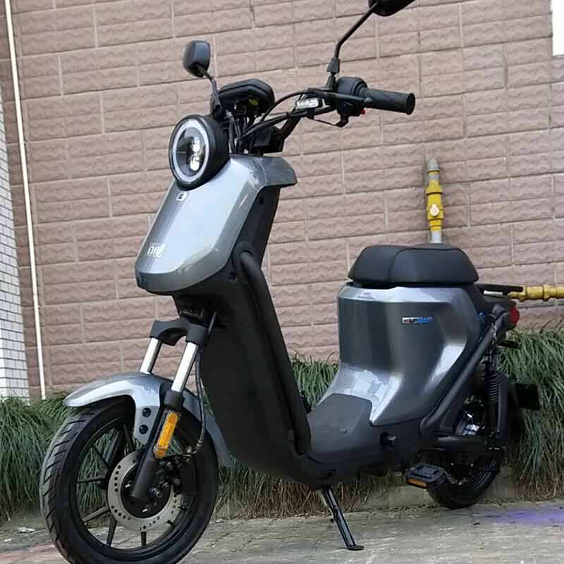 小牛电动u 标准安全版新国标电动车锂电池两轮踏板自行成人电瓶车