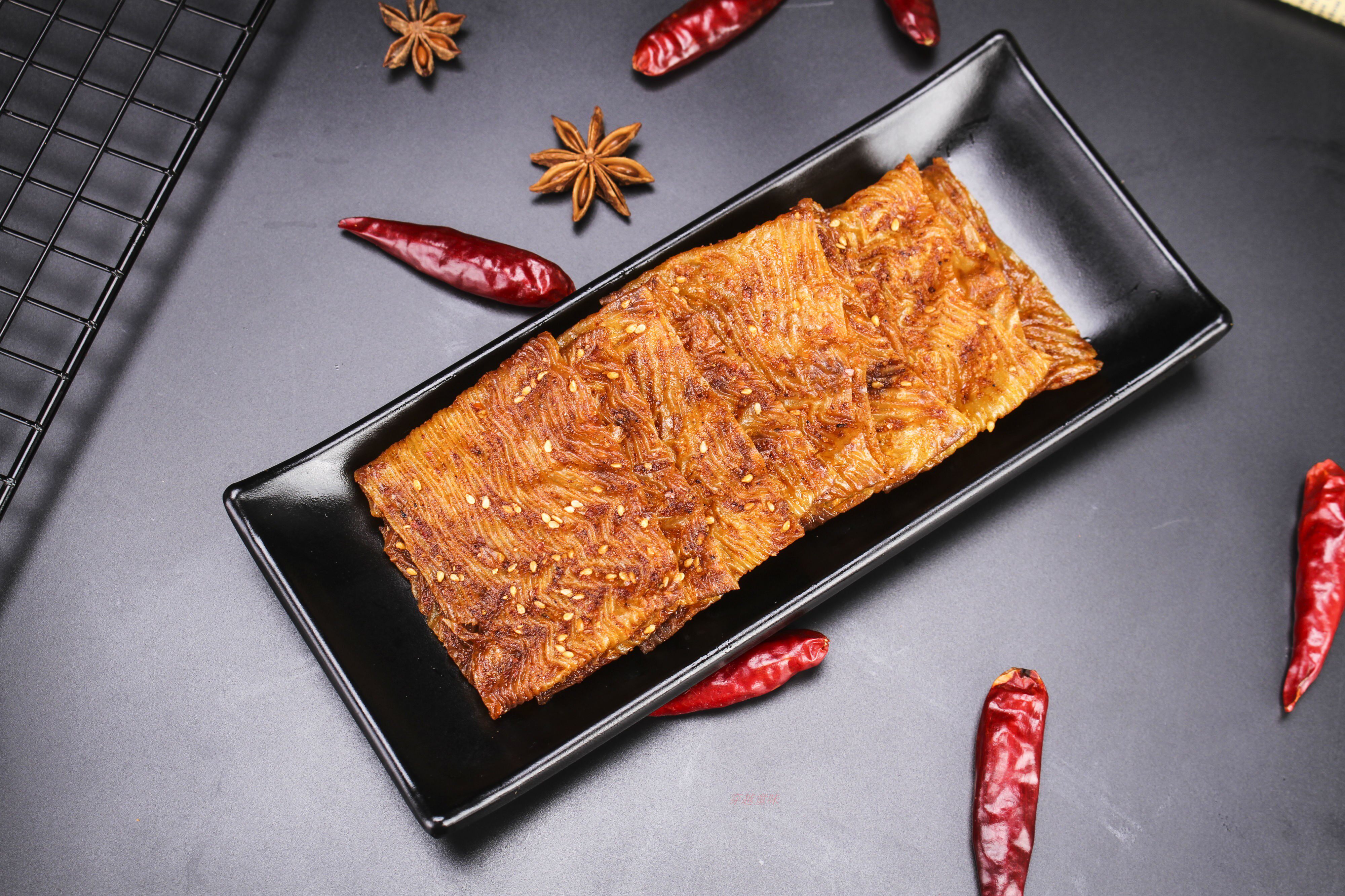 江西余干特产志辉鞋底牛排王辣片志辉辣条鞋底纹麻辣皮辣条零食