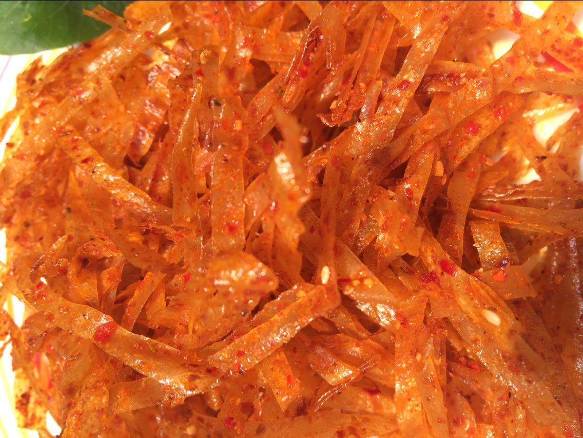 【良品铺子网红口红辣条味120g】怀旧麻辣小零食儿时小吃大辣片