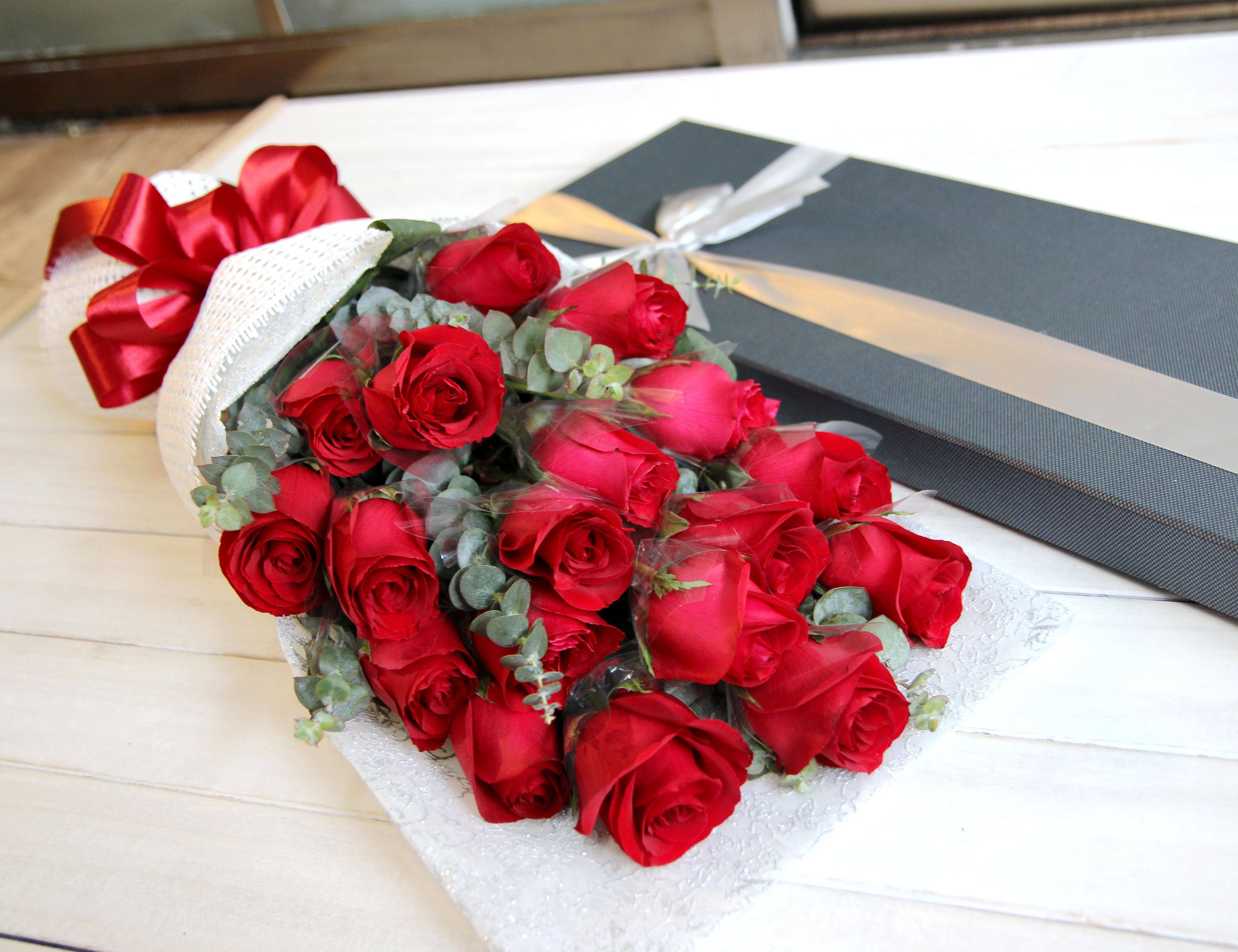 钟情生日情人节红玫瑰鲜花礼盒速递新疆乌鲁木齐同城鲜花速递同城