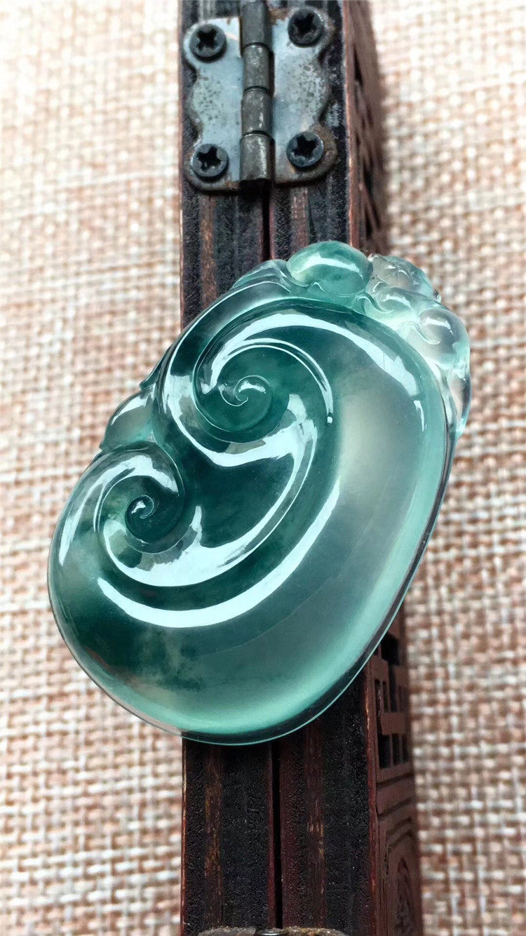 翡翠简安缅甸老坑货高冰飘如意翠玉项坠纯净颈饰