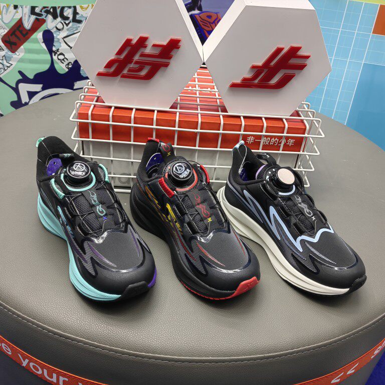 特步儿童风火跑鞋2022冬季eva旋转扣减减震运动鞋