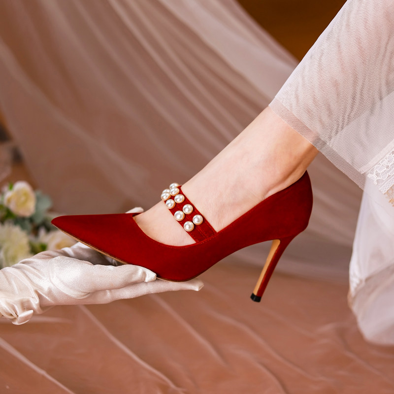 婚鞋女2021新款春季红色新娘珍珠水钻单鞋婚纱秀单鞋