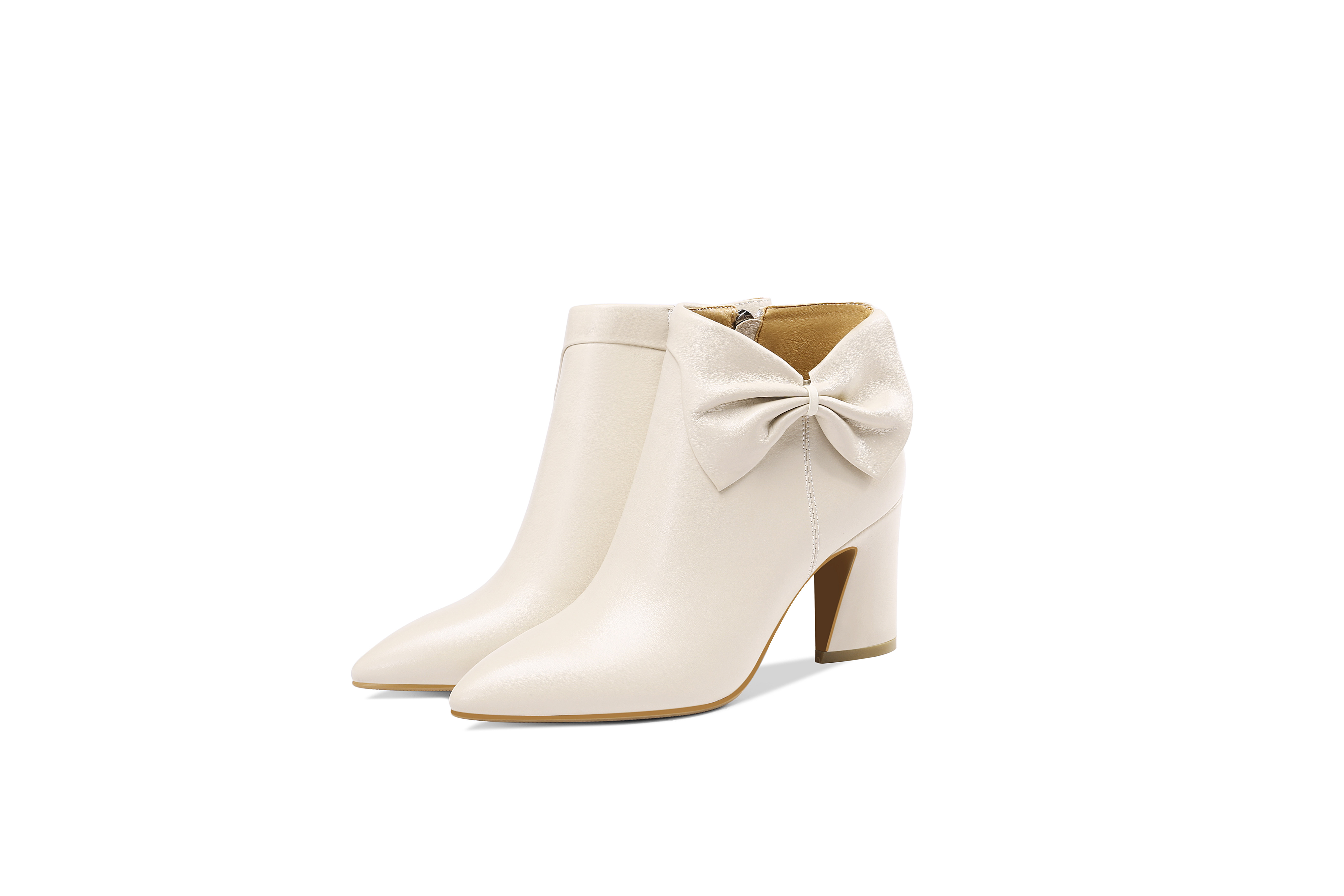 米白白色短靴女鞋靴子中跟2021秋冬新款高跟时装靴