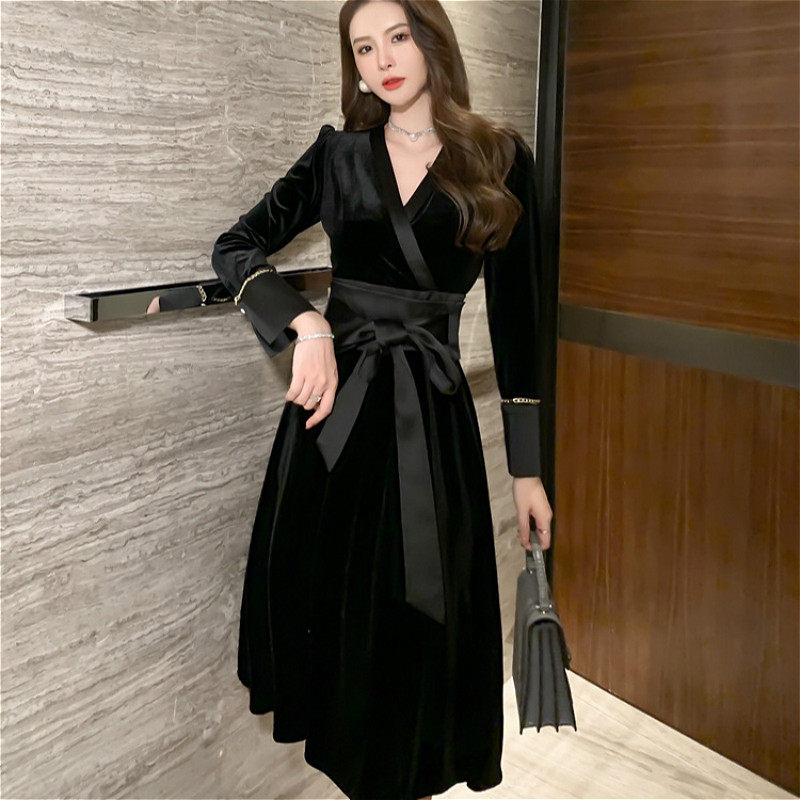 秋冬新款法式复古赫本小黑裙礼服系带丝绒气质连衣裙