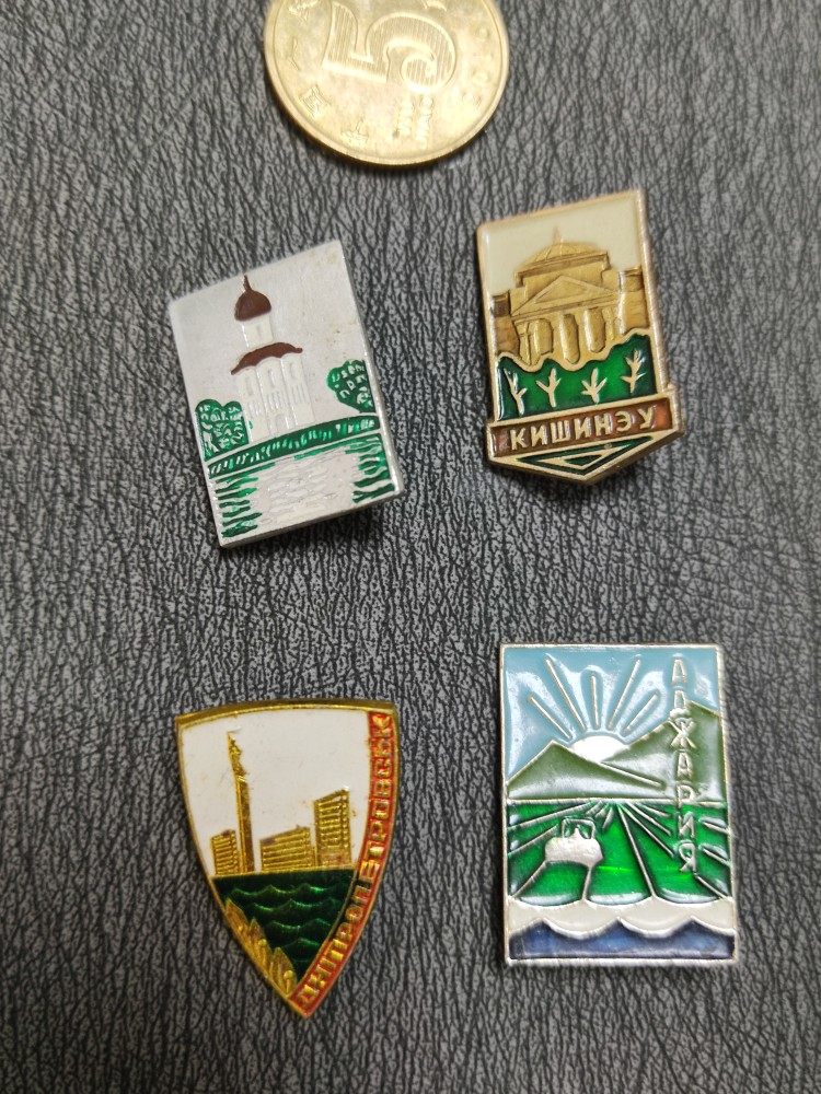 徽章前苏联时期城市建筑旅游纪念章一物一图物件铝制文化创意邮册