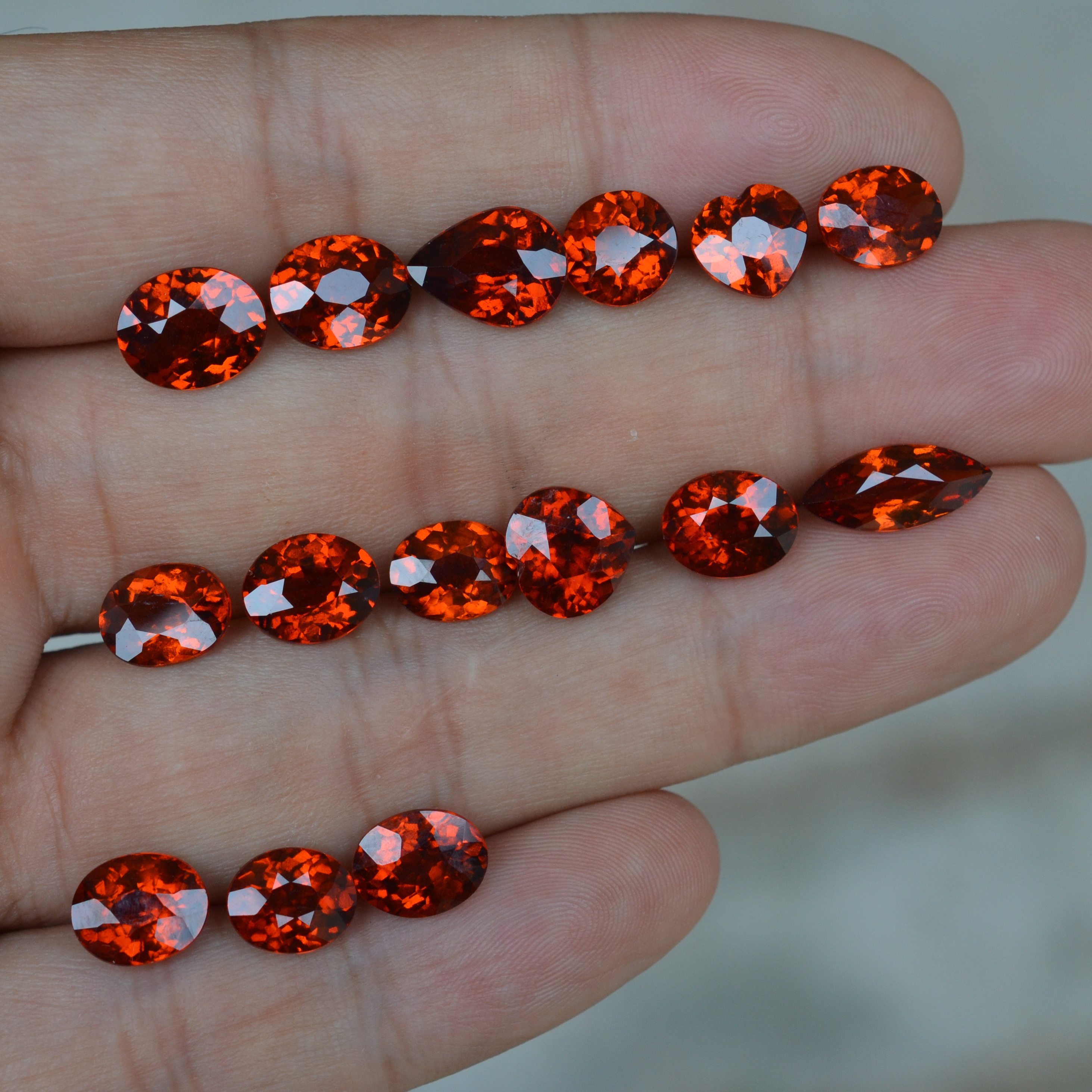 天然橘黄黑松hessonite铁钙石榴石裸石戒面净度艳丽其他