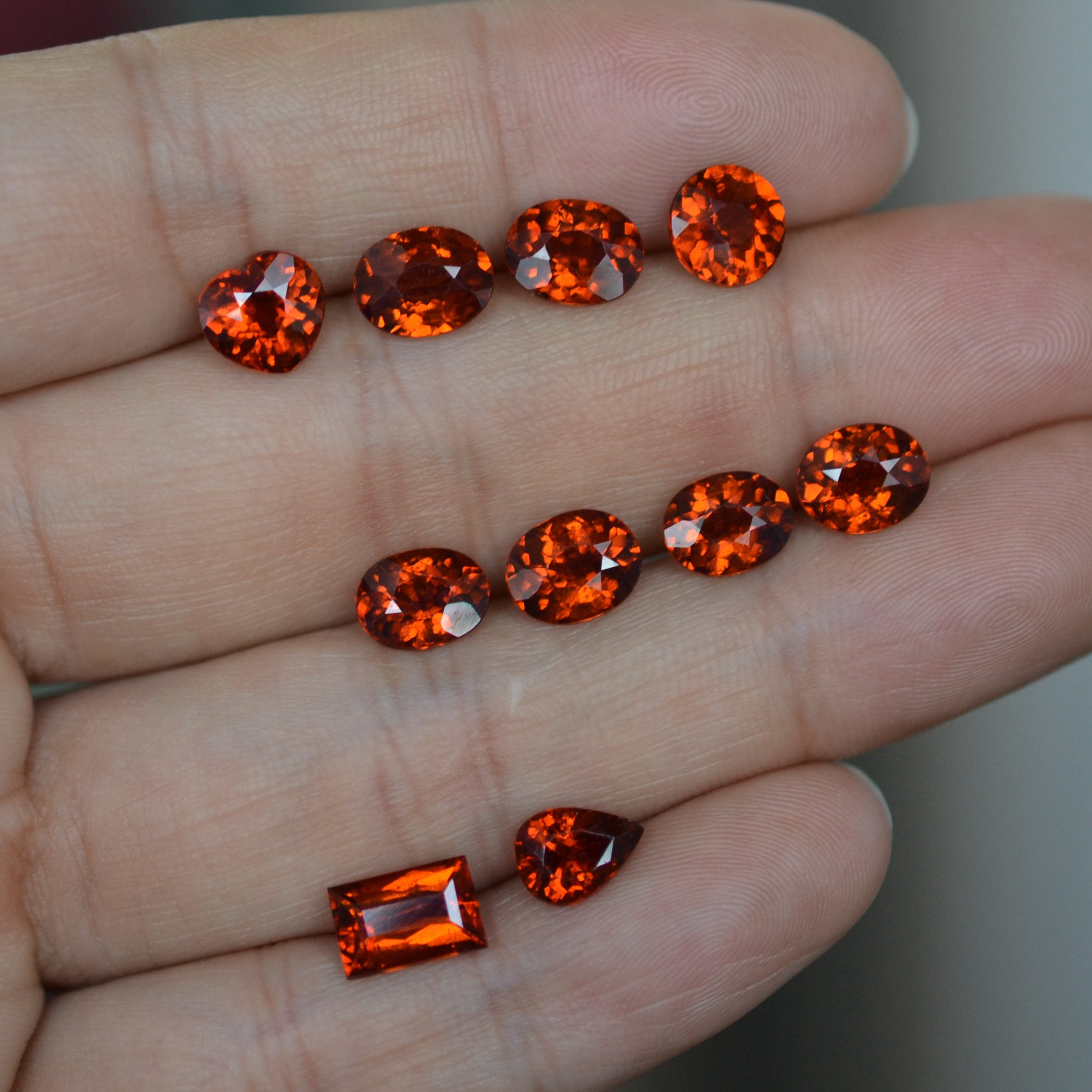 天然橘黄黑松hessonite铁钙石榴石裸石戒面净度艳丽其他