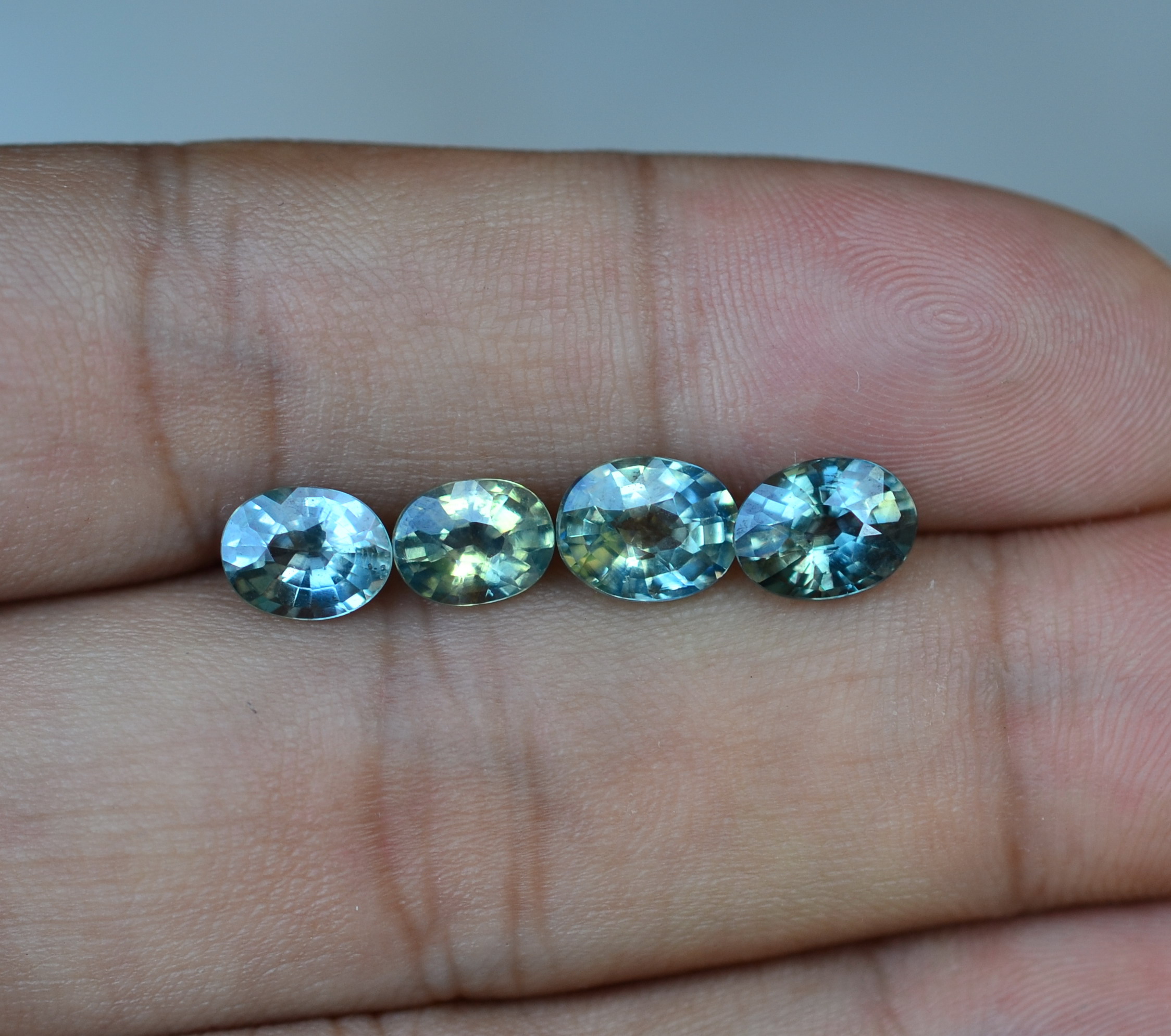 天然浅色无烧蓝宝石裸石1克拉vvs级超闪满火彩其他