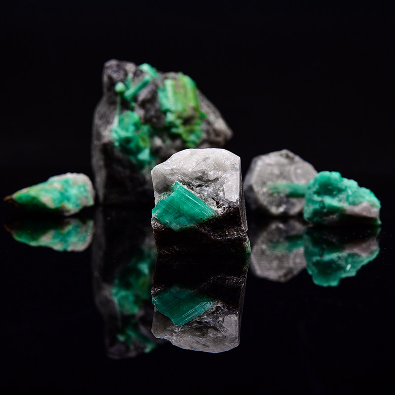 天然水晶原石绿宝石祖母绿柱石矿物晶体矿石标本创意摆件