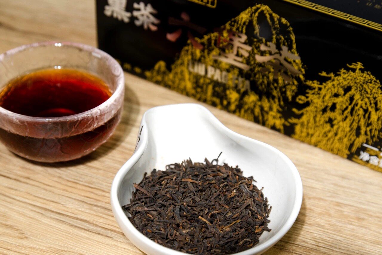 六堡中茶窖藏茶黑盒2020特级茶陈日期2014年200克六堡茶