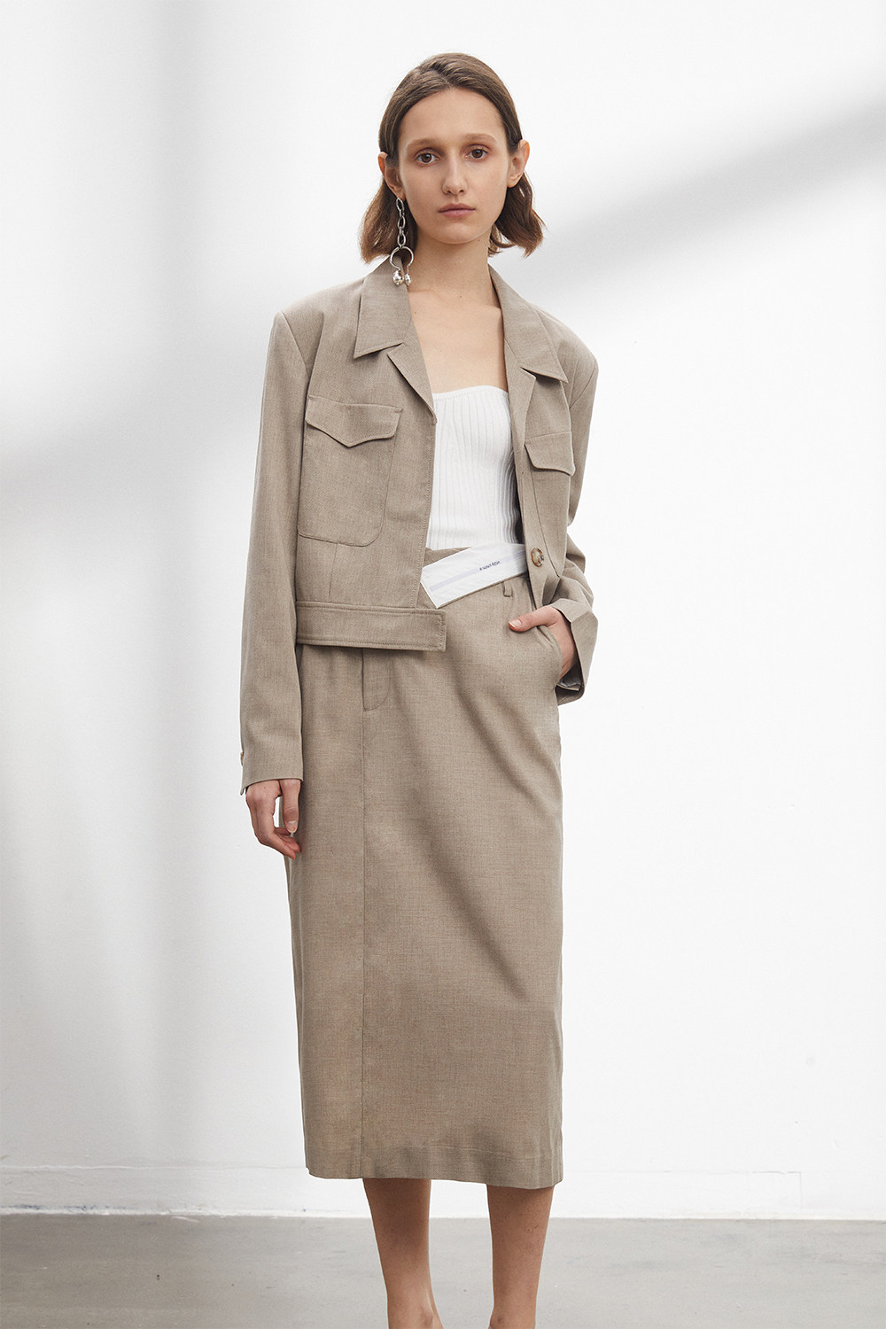 un1ty21春夏新品复古简约精纺羊毛斜纹宽肩垫肩短外套