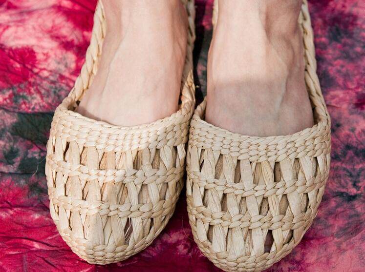 特价新款草编拖鞋手工编制蒲草鞋养脚保健家居休闲鞋香蒲环保通气