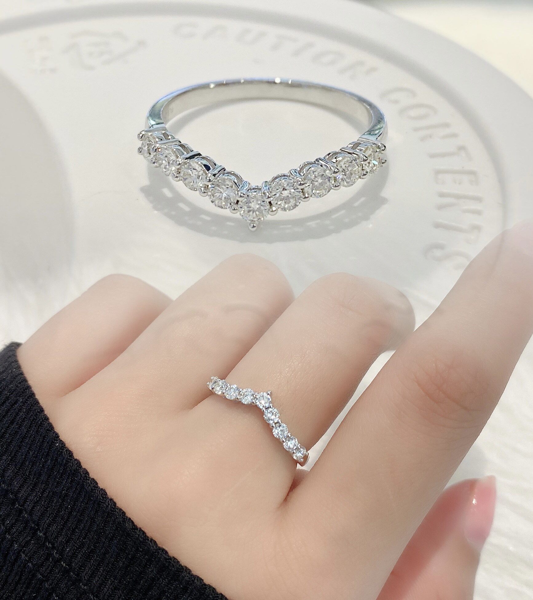 钻石18k群镶德琼尾戒守护指环戒指钻戒金钻石手饰