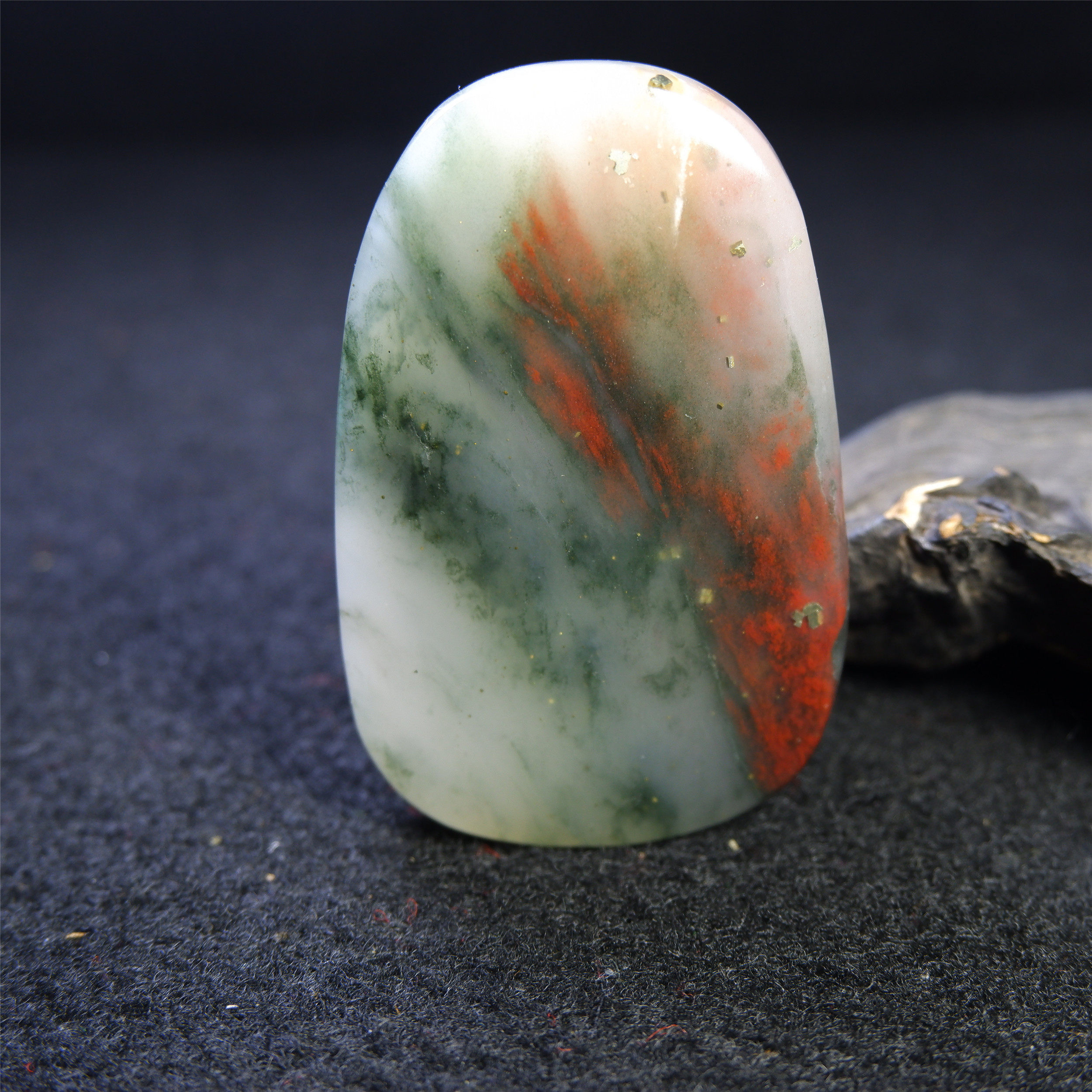 桂林鸡血玉贵妃料冰种龙牌大号挂件吊坠手把天然颈饰