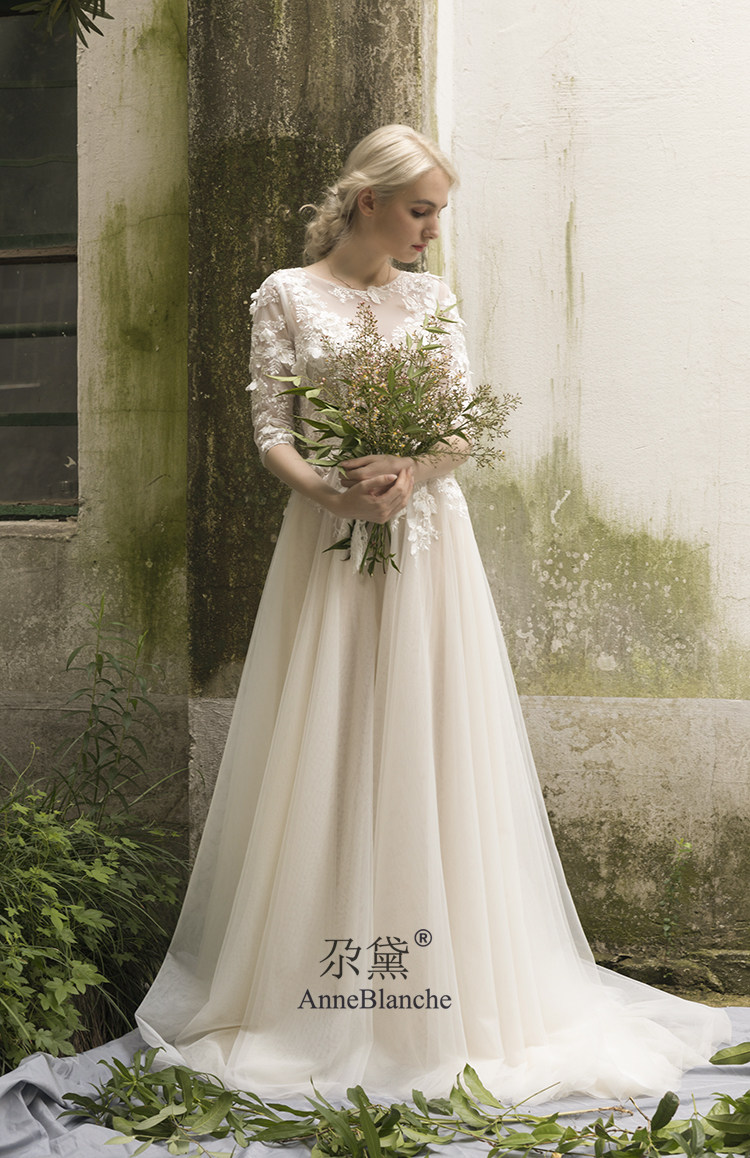 原创品牌设计实拍简约优雅森系仙女女中立体花蕾婚纱