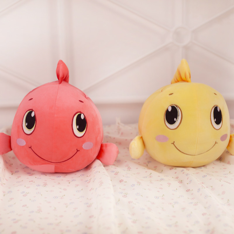 可爱金鱼公仔毛绒玩具萌布娃娃情侣小鱼玩偶创意礼品儿童女节日物