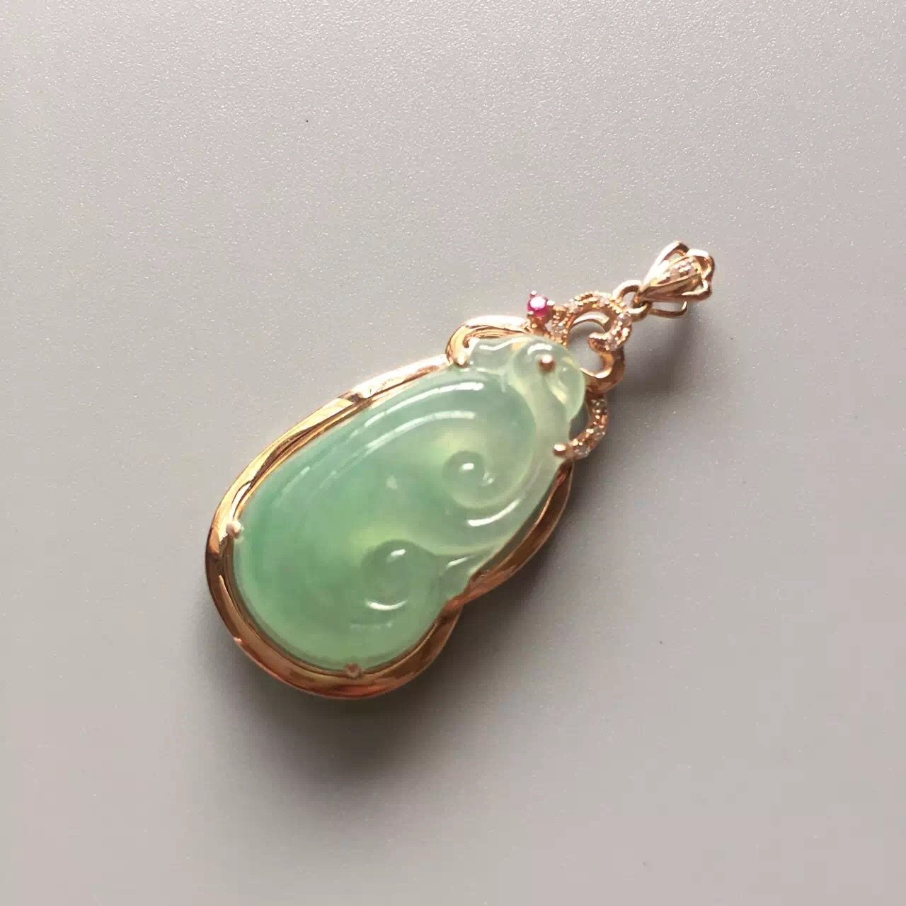 天然翡翠a货冰种如意镶嵌18k玫瑰金翡翠吊坠