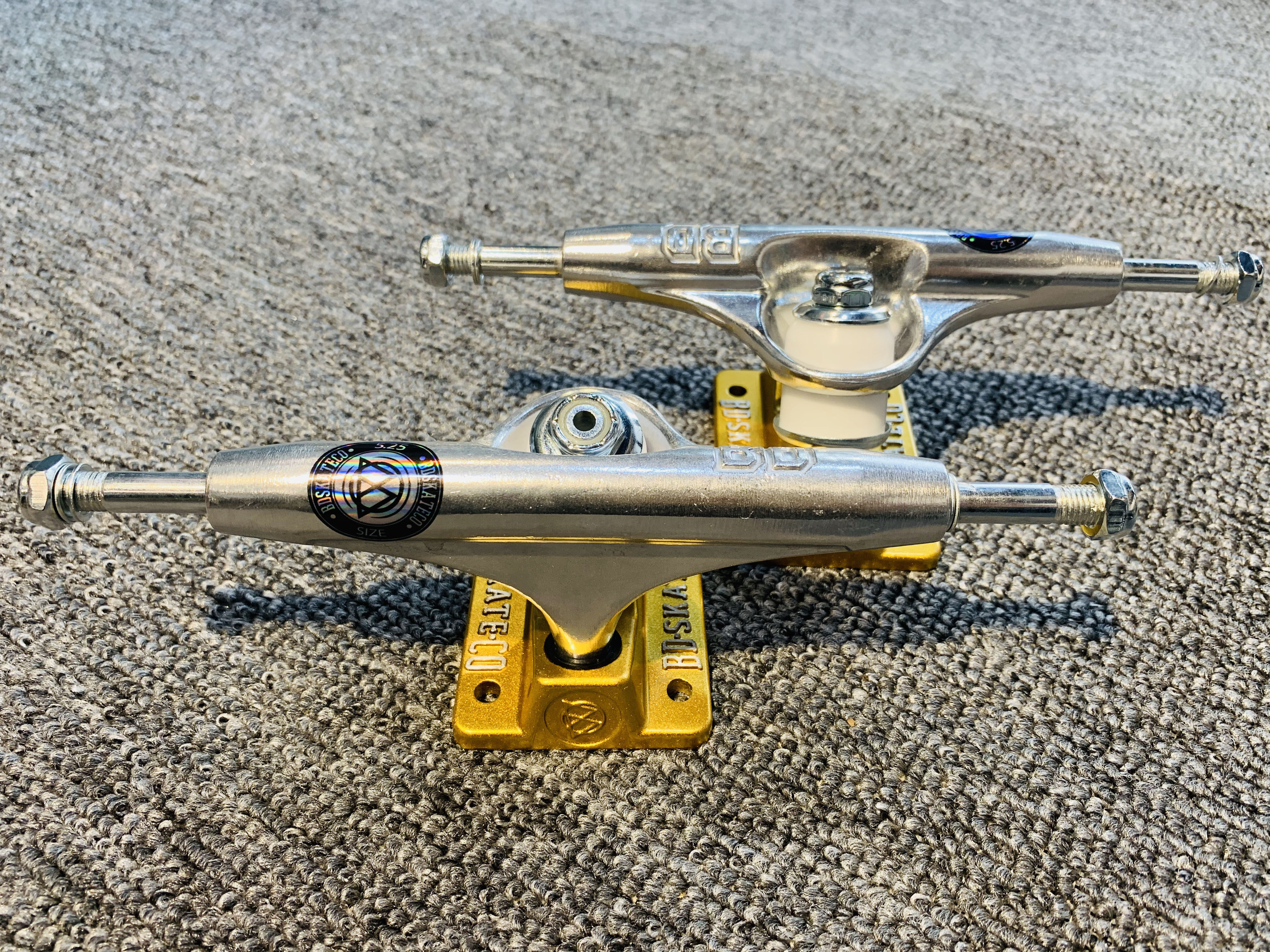 西班牙进口bd滑板支架 单中空双翘特技专业板桥 5.25刷街代步正品