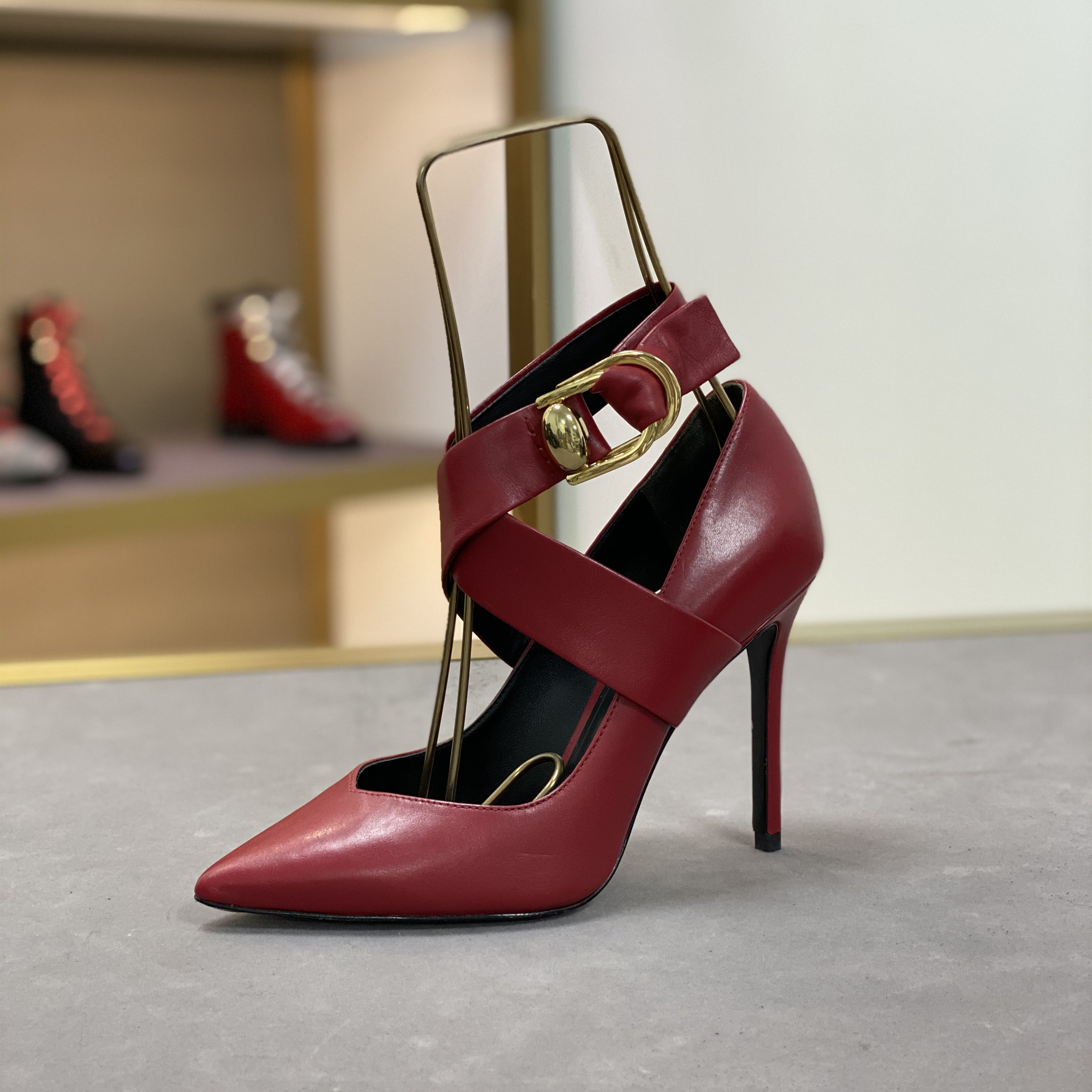 女slp117030 stella 唐嫣同款 luna 春秋尖头浅口巴扣时尚 高跟单鞋