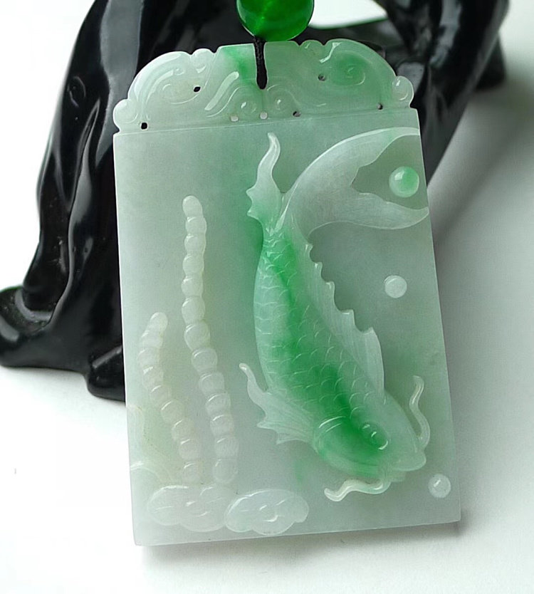 翡翠年年有余鱼牌冰糯翠绿缅甸天然翡翠老坑天然玉佩颈饰