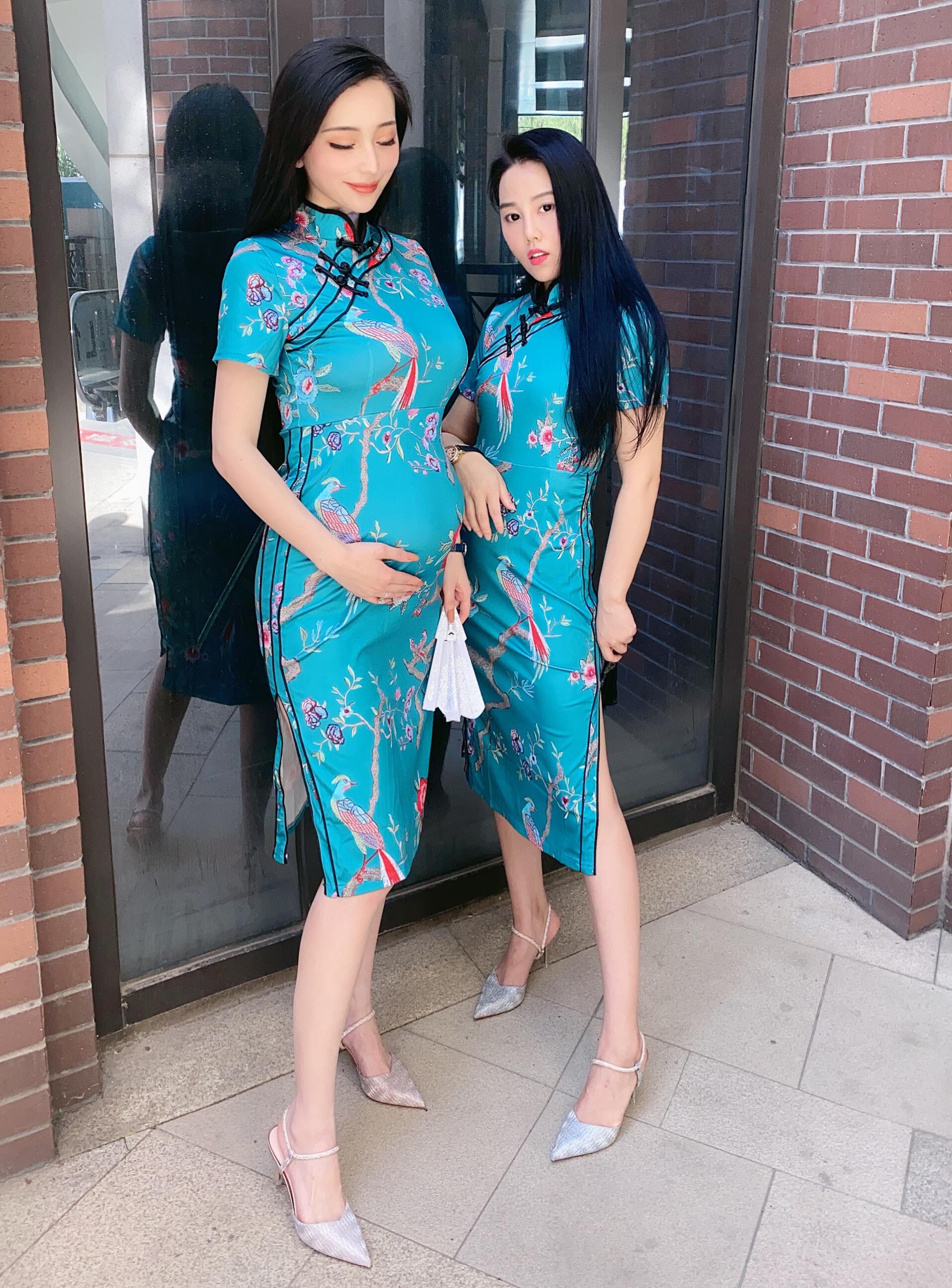 我是卡卡1995新款2020蓝色花纹短袖夏季收腰连衣裙