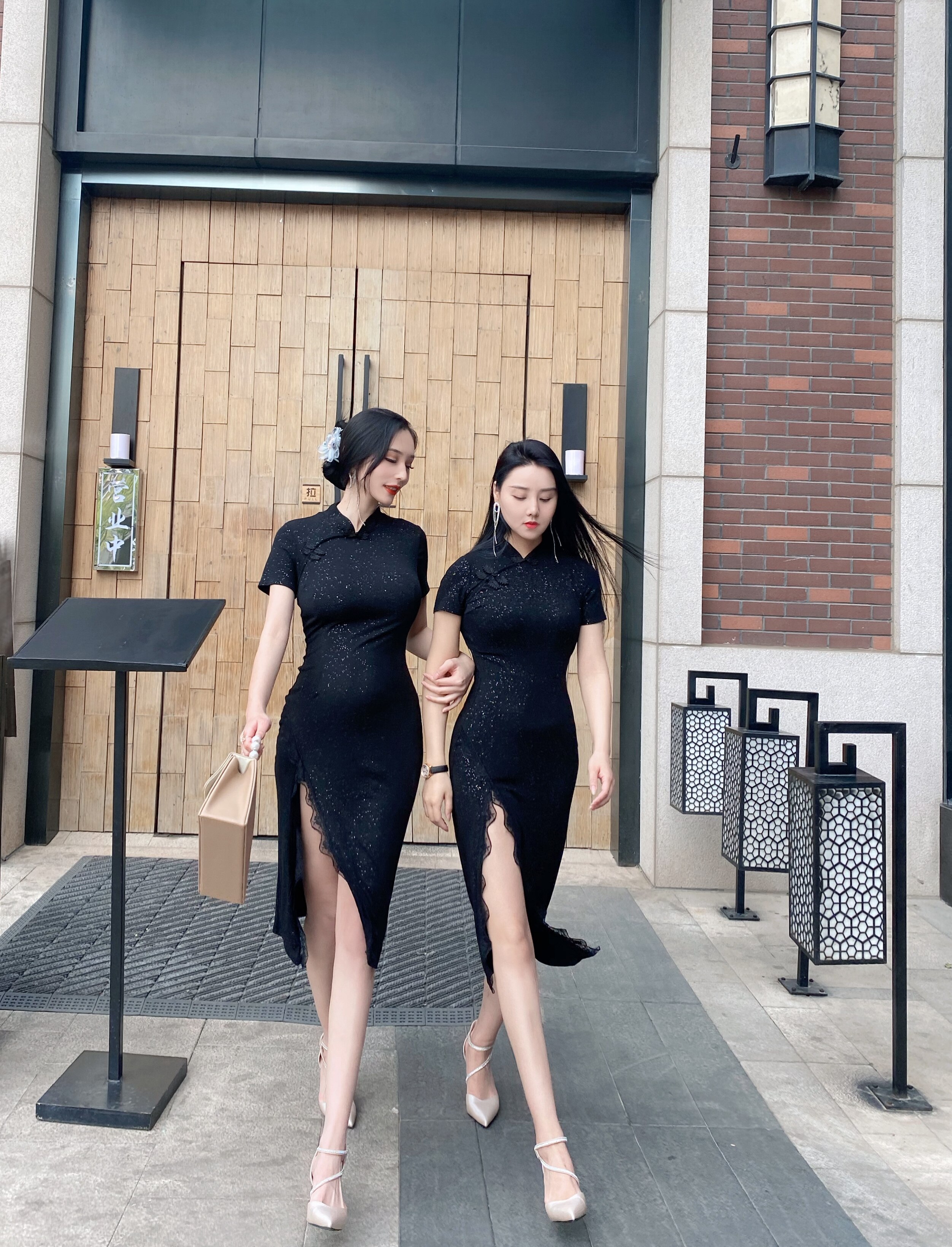 我是卡卡1995新品2020闪亮修身气泡连衣裙