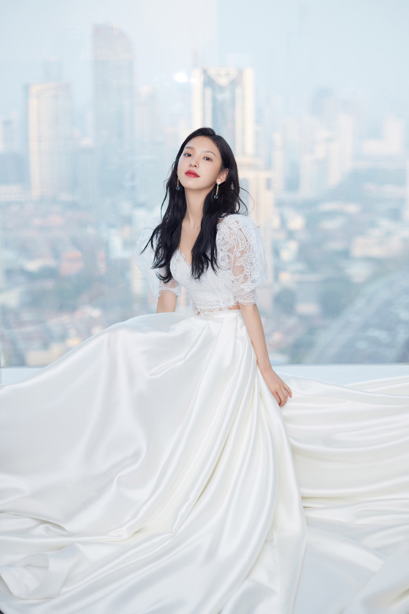 新娘结婚婚纱可拆卸活动拖尾旅拍小拖尾缎面半身婚纱
