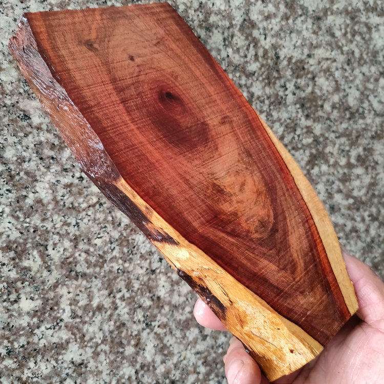 血檀水波芝麻麻点瘤疤变异花纹红木小料镇手把木雕