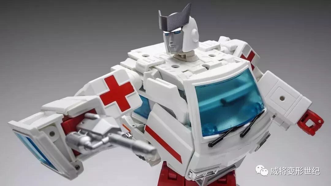 威将救护车mpp30 mpp27变形玩具金刚 放大汽车人g1合金版铁皮包邮