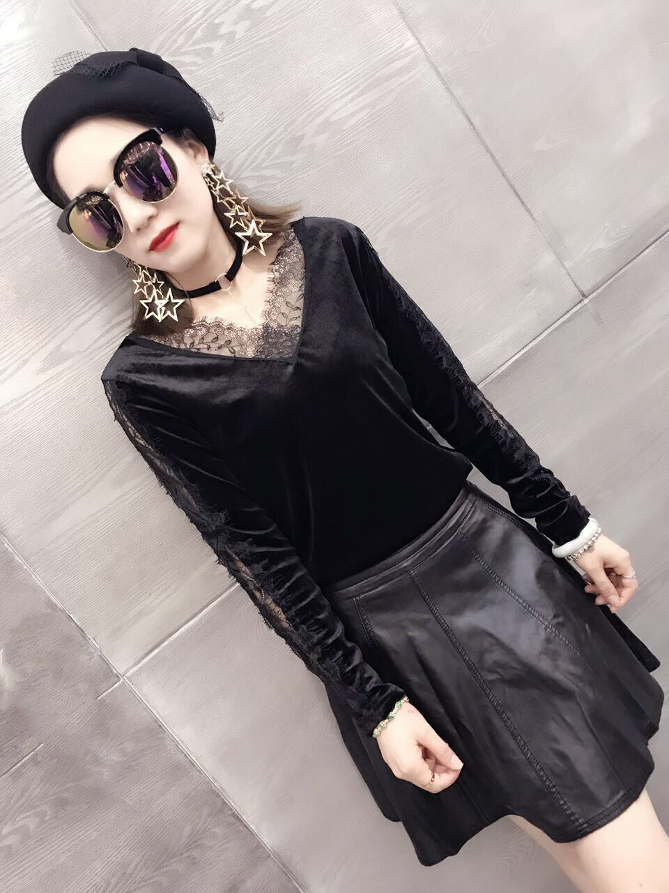 秋装新款v领蕾丝花边金丝绒长袖上衣女显瘦丝绒打底衫t恤潮