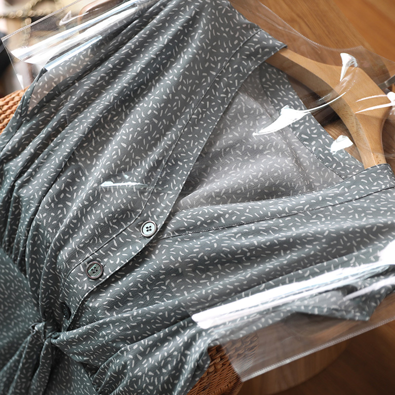 口米家 骨子里的法式美！气质灰色V领重磅桑蚕丝碎花真丝连衣裙