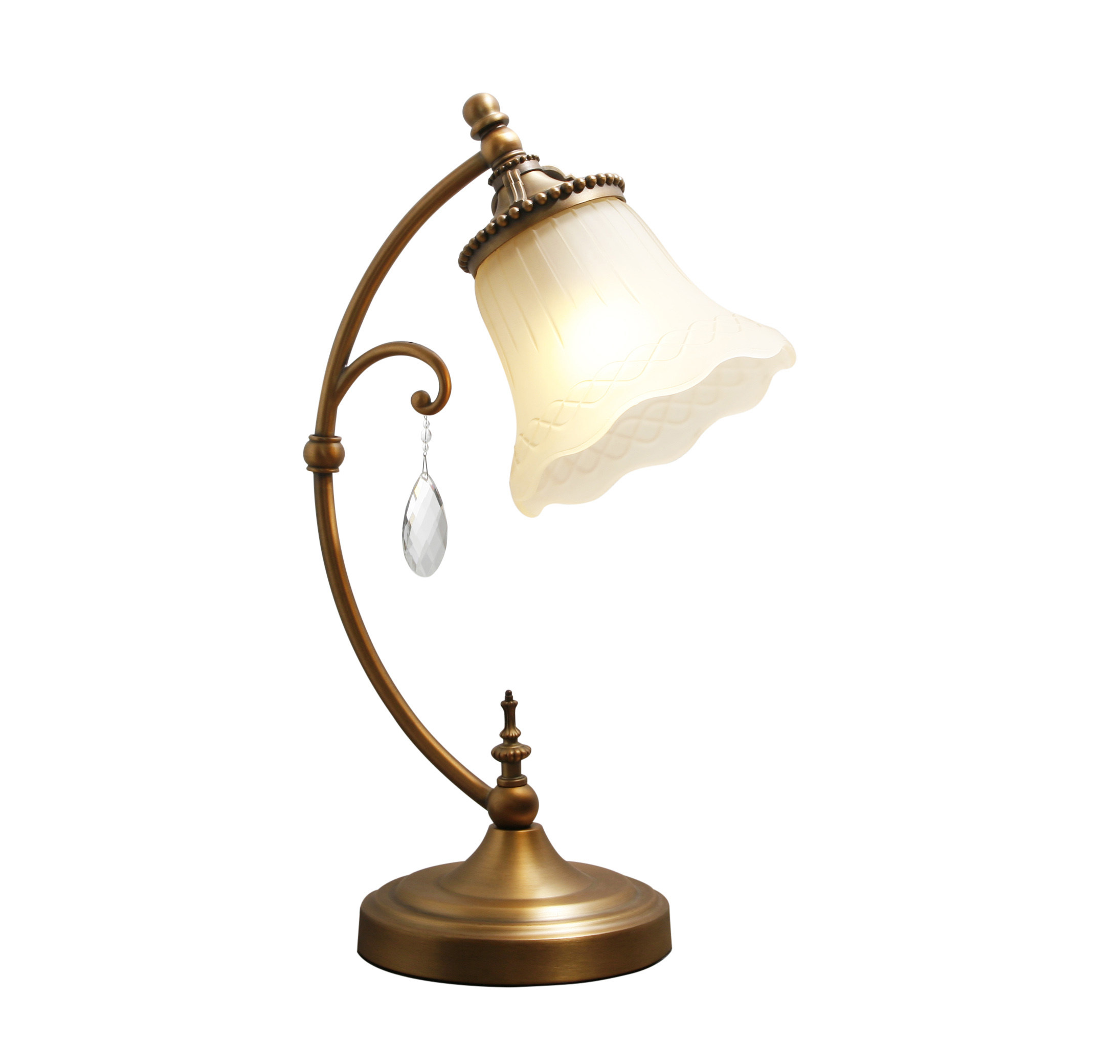 就错落的钉了两个架子,放几本书和小摆件也挺有意思,茶几上摆放的台灯