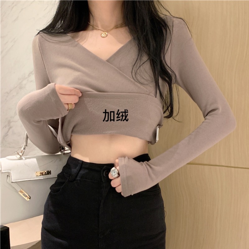 卡其色高端加绒打底衫女冬内搭交叉V领气质保暖修身短款长袖T恤潮